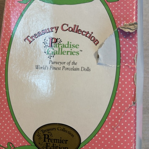 VINTAGE PARADISE GALLERIES Treasury Collection Porcelain Doll - Picture 7 of 7